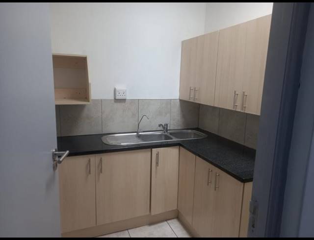 BUSINESS PROPERTY TO RENT IN FAIRVIEW